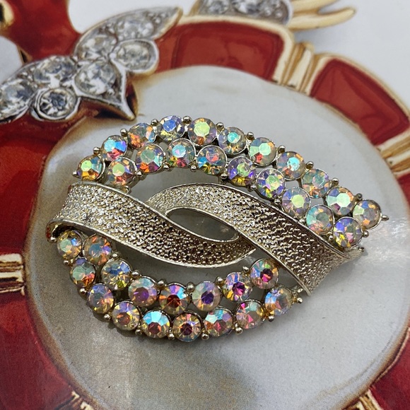 Vintage Coro Aurora Borealis Rhinestones And Gold Brooch - Picture 5 of 5